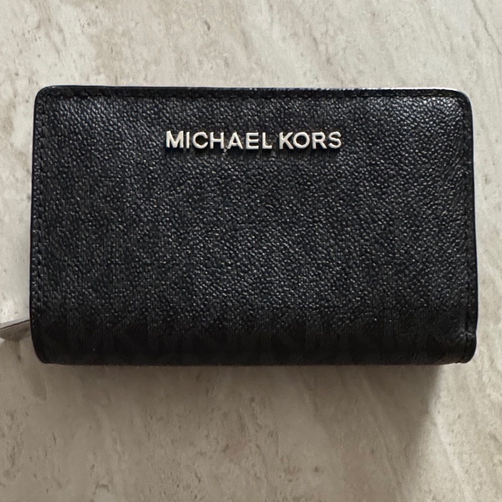 Michael Kors bifold zip coin wallet